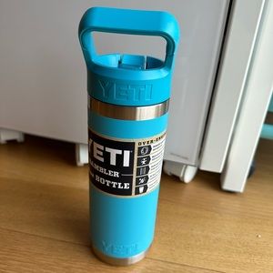 Yeti 18oz rambler with matching blue straw lid. reef blue. NWT